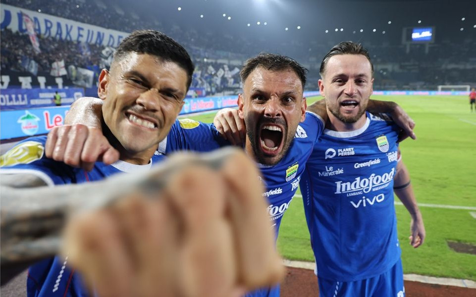 Persib Hancurkan PSS Sleman, Juara Semakin Dekat